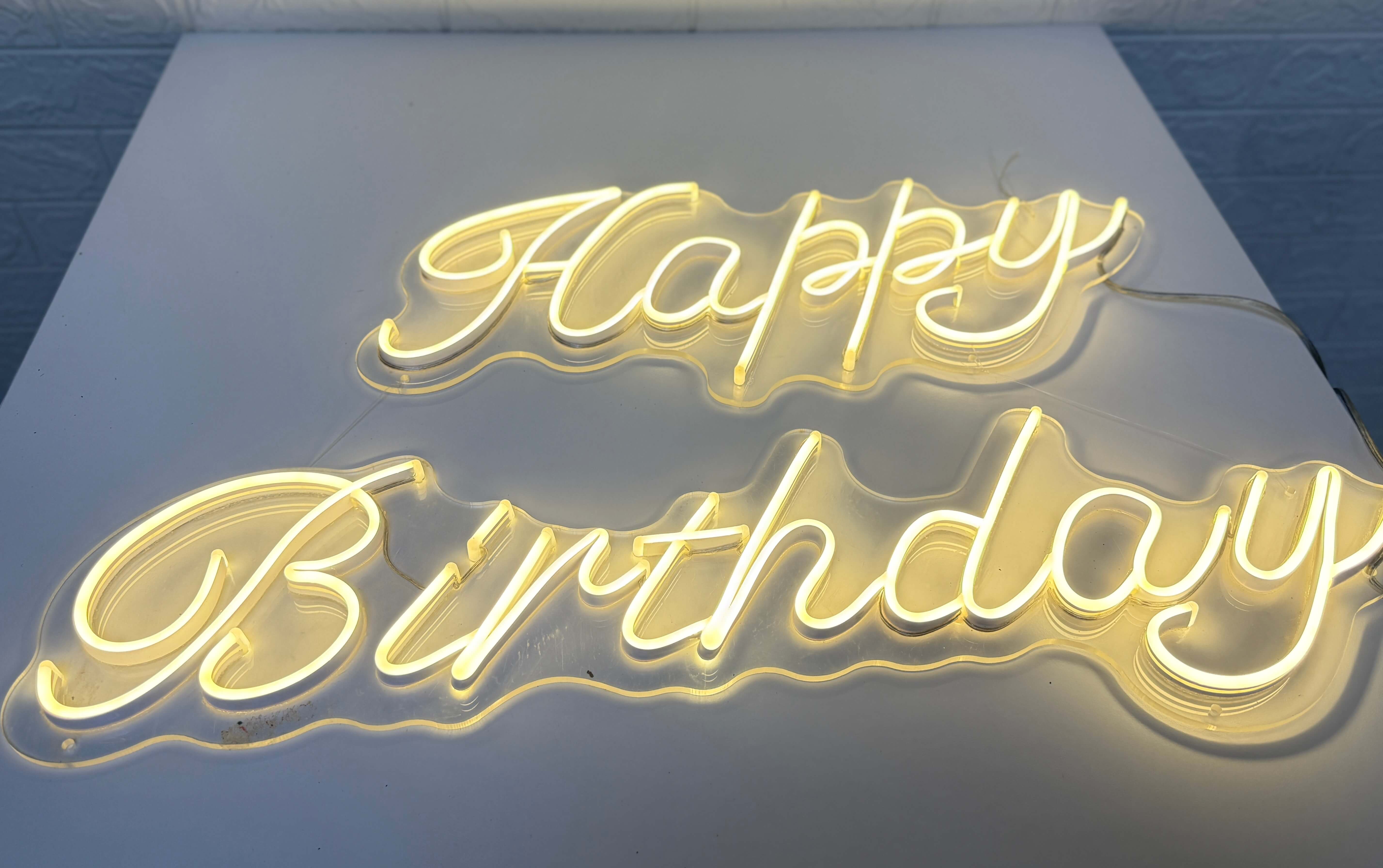 Happy BIrthday 霓虹燈1500$ 實景
