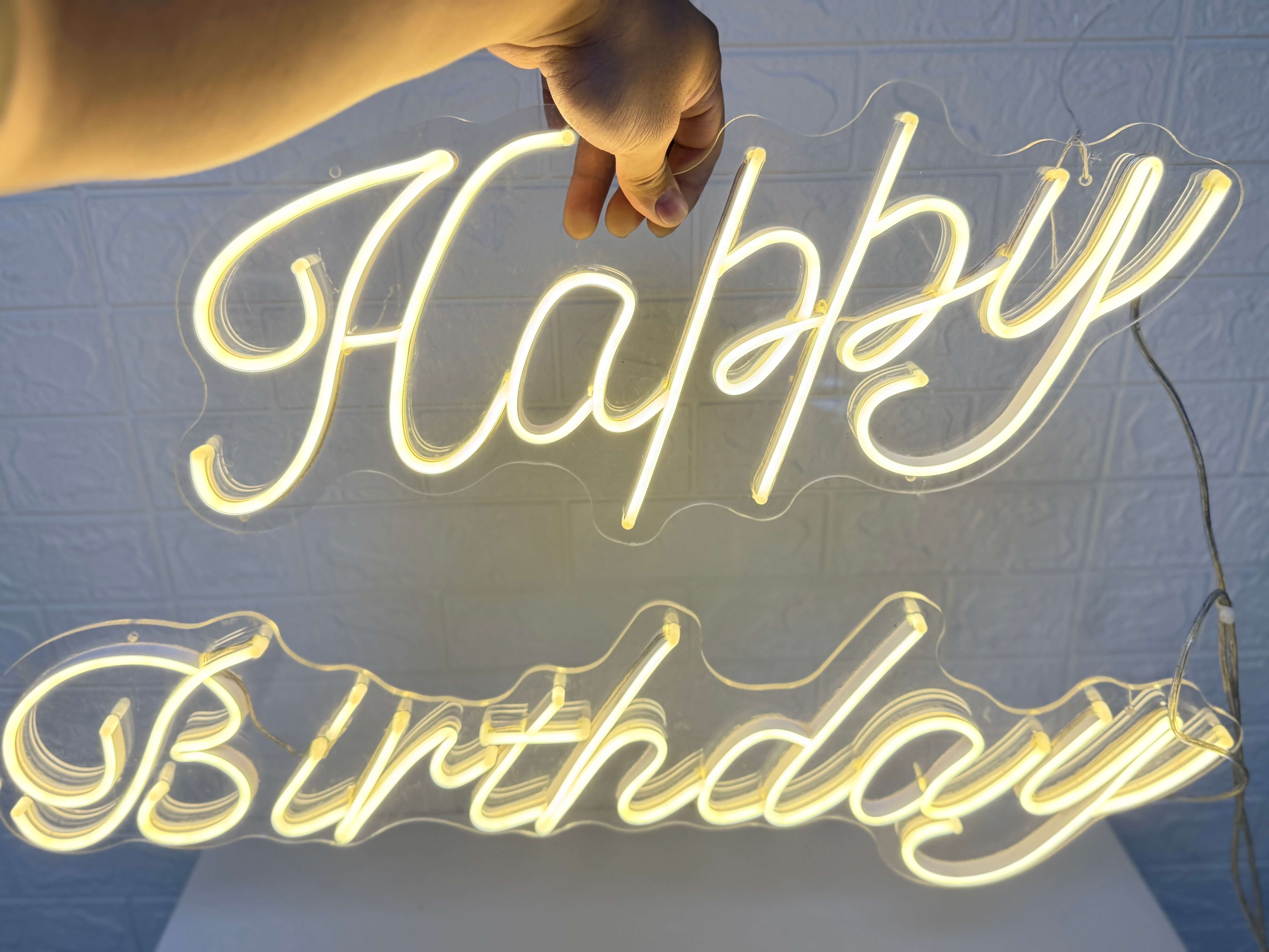 Happy BIrthday 霓虹燈1500$ 實景