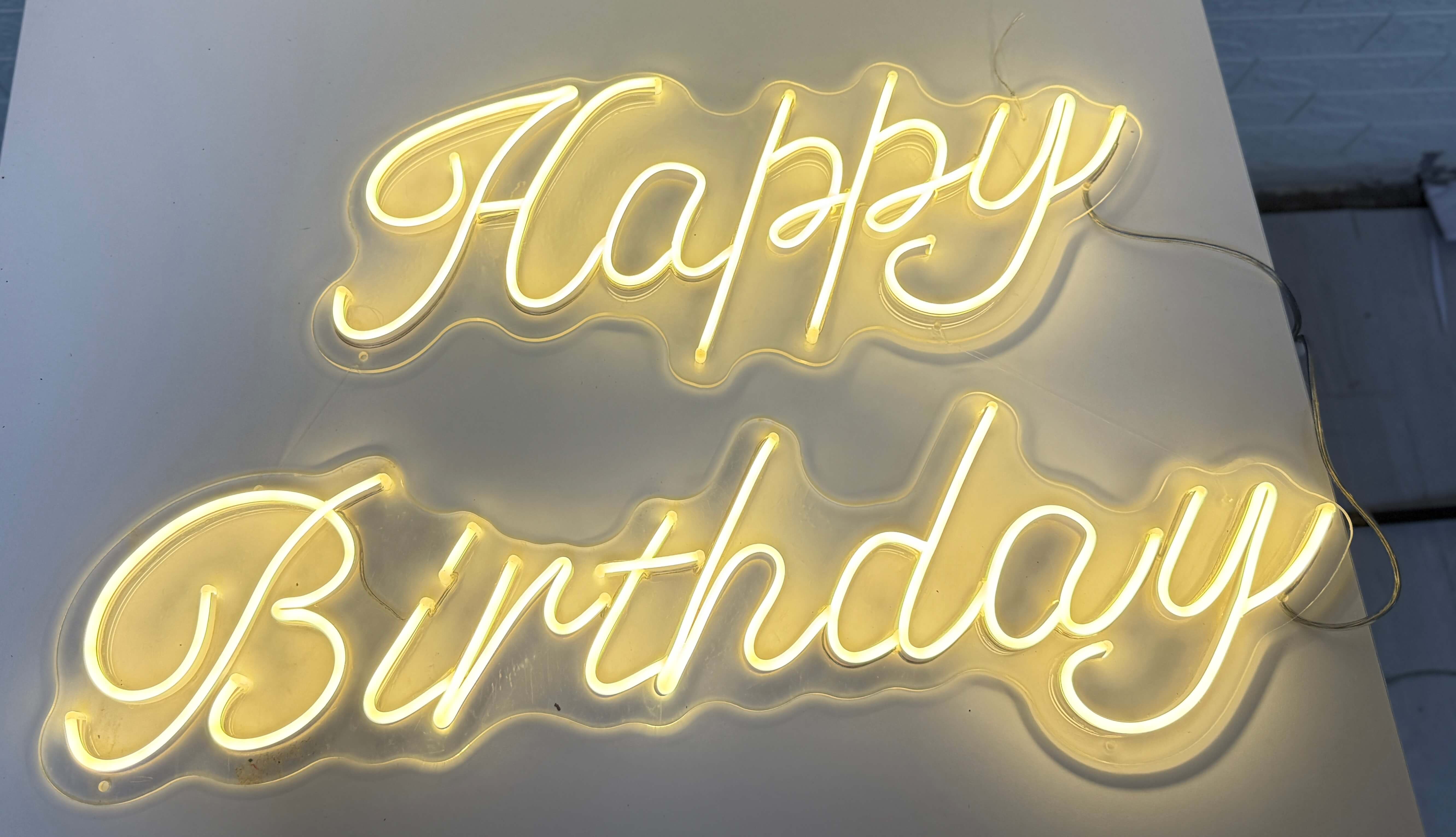 Happy BIrthday 霓虹燈1500$ 實景