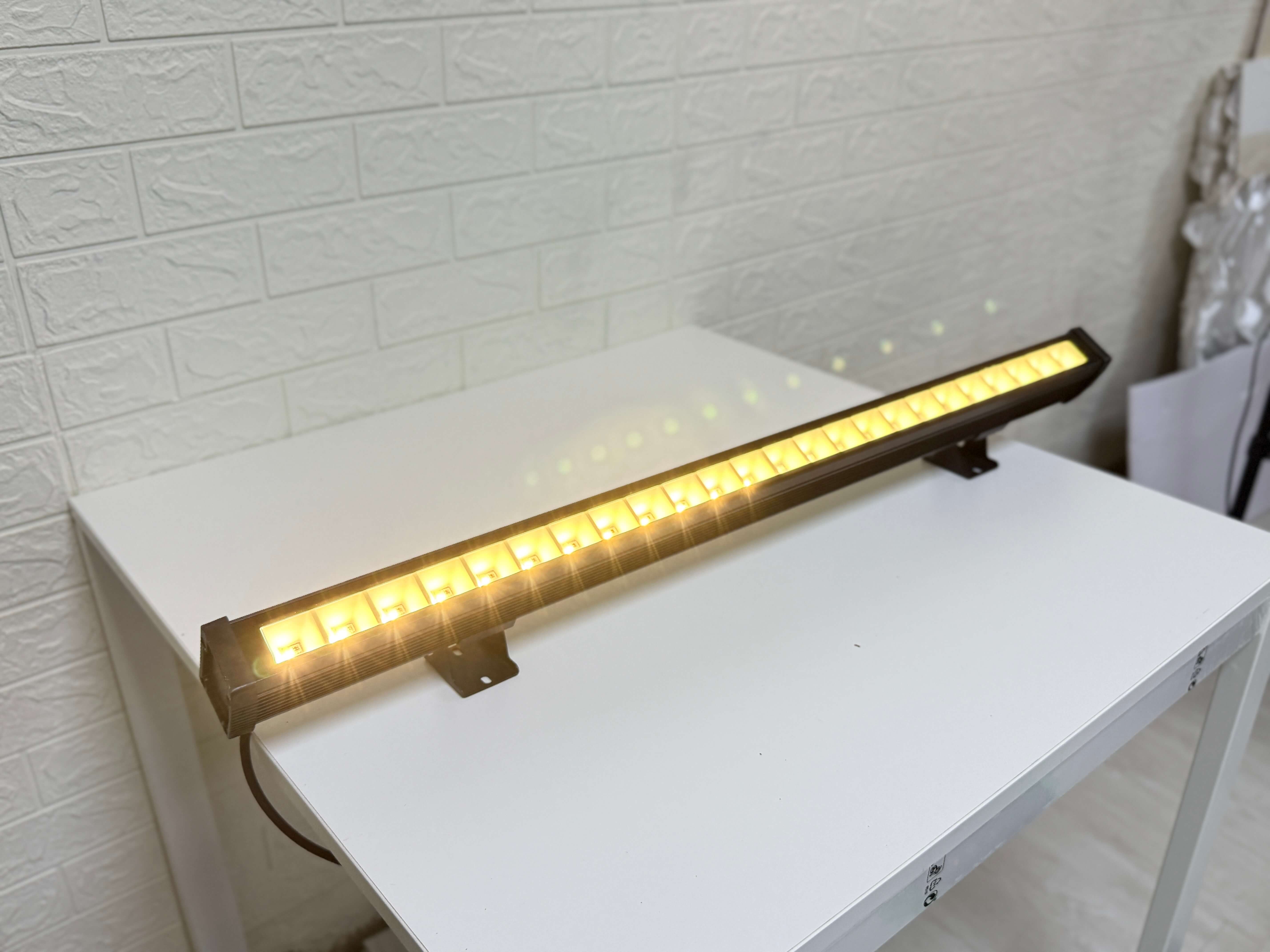 多色洗牆燈(80CM) 400$ 實景