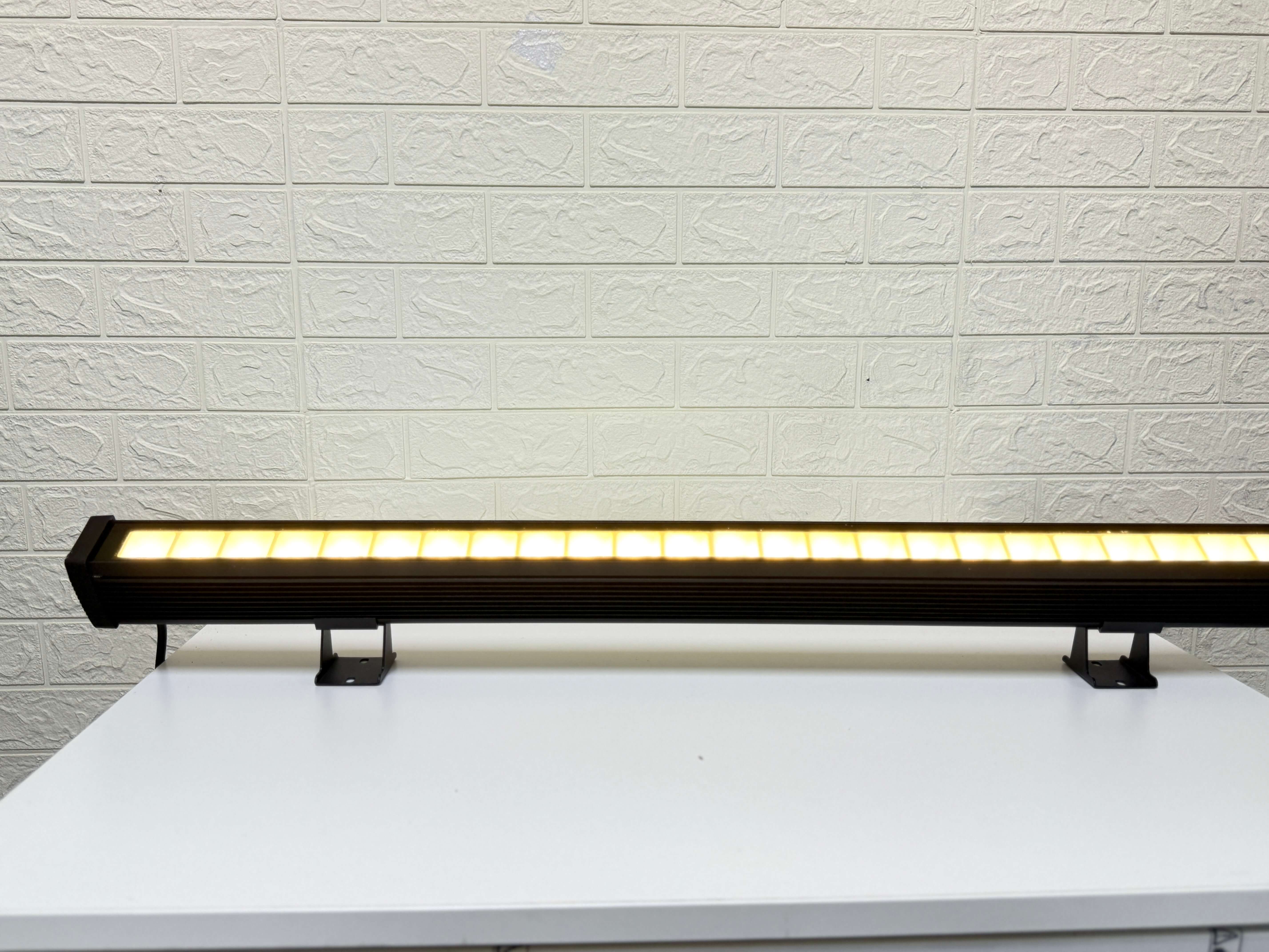 多色洗牆燈(80CM) 400$ 實景